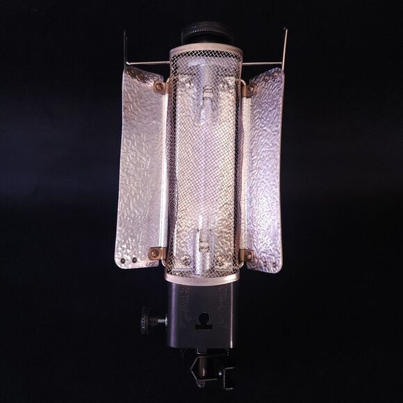 Lowel Tota-Lite Tungsten Continuous Lighting Unit Tested Flood Light w/ Bulb - Picture 1 of 7